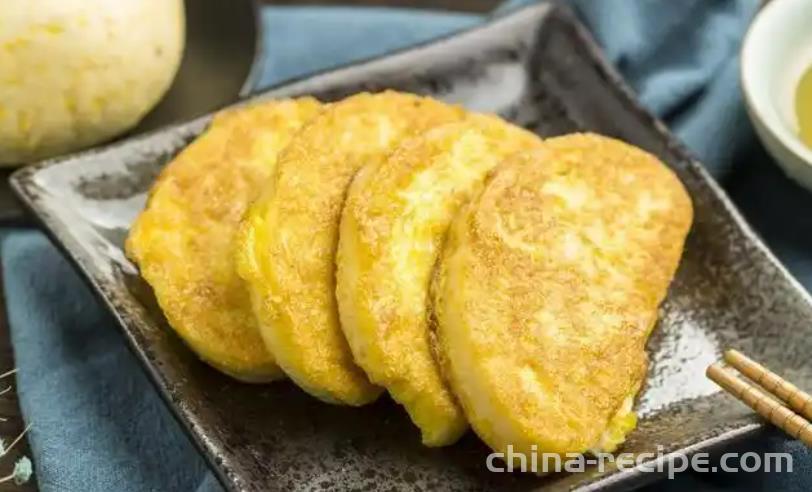 The recipe for frying steamed buns with eggs