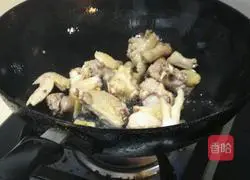 土豆烧鸡块的做法图解2