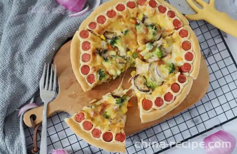 The recipe for mushroom and ham pizza