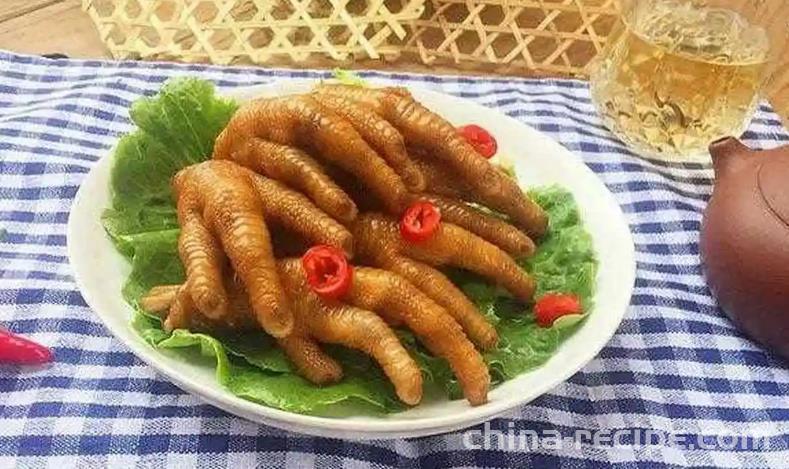 The method of making vinegar chicken feet