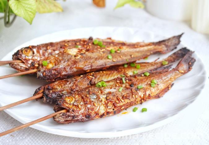 The recipe for fragrant roasted yellow croaker