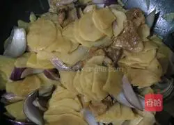 肉炒圆葱土豆片的做法图解6