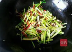 芹菜炒牛肉的做法图解6