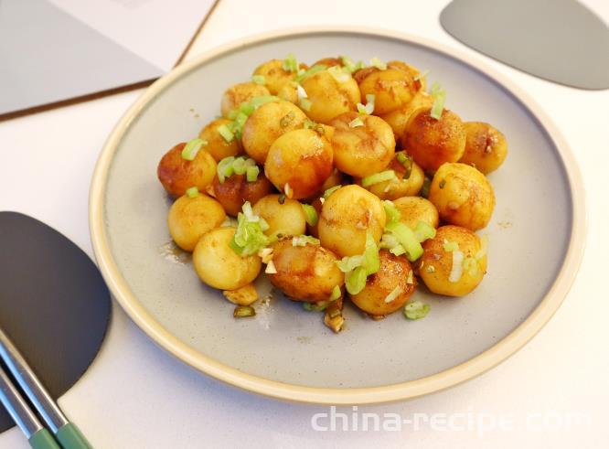 The recipe for pan frying small potatoes