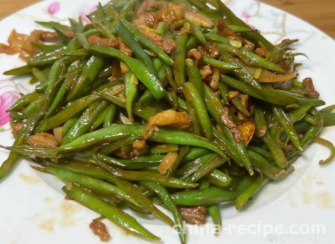 The method of stir frying shredded pork with green beans