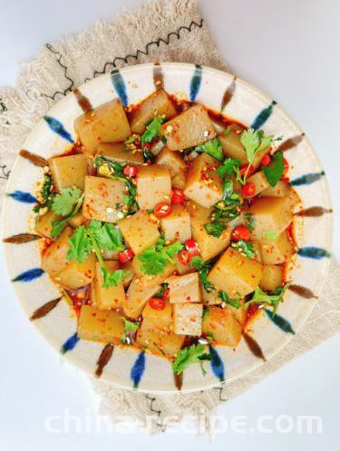 The method of stir frying konjac tofu with green garlic