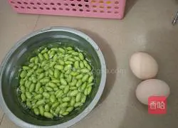 毛豆炒蛋的做法图解1