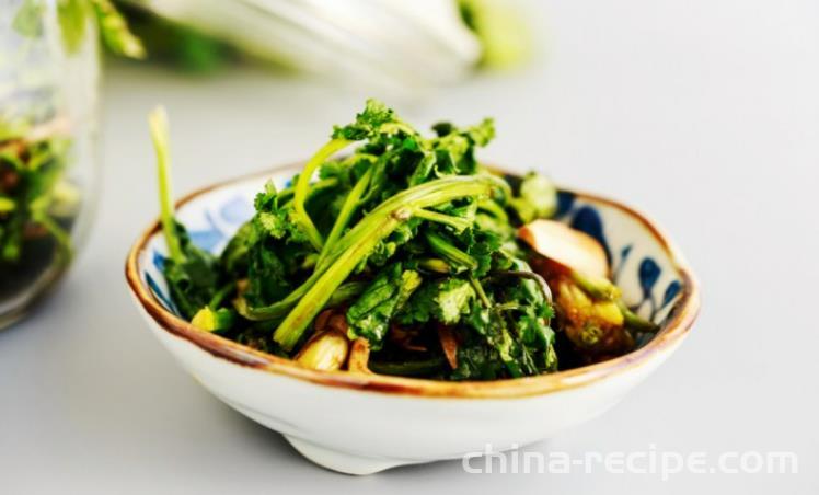 The method of self marinating salted coriander