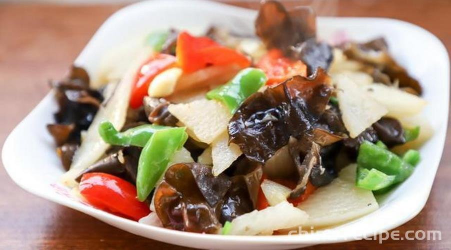 The method of stir frying yam and fungus