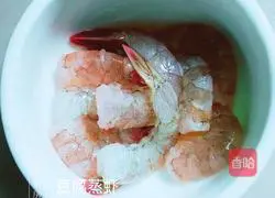 豆腐蒸虾的做法图解2