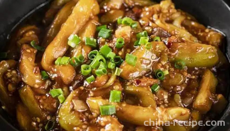 The method of stir frying eggplant with meat