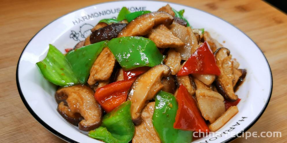 The method of stir frying pork slices with shiitake mushrooms