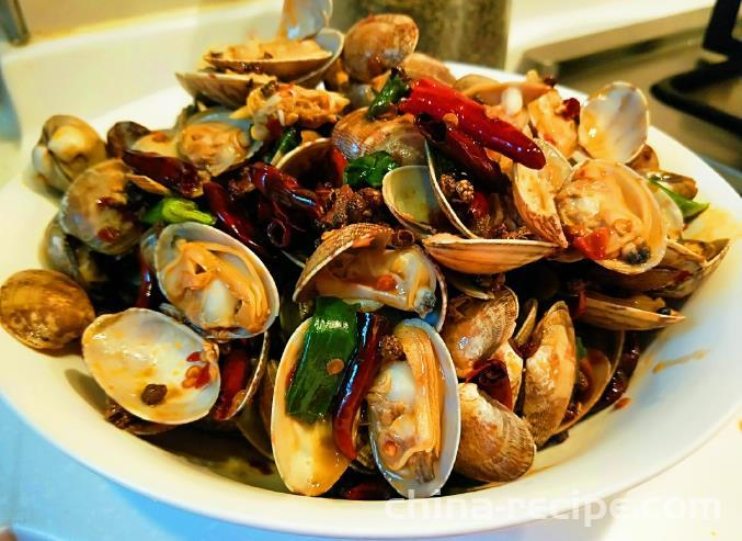 The method of cooking braised clams at home