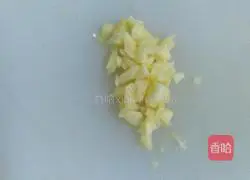 虾皮炒包菜的做法图解1