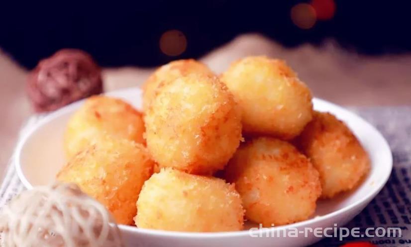 The method of frying mixed mashed potato balls