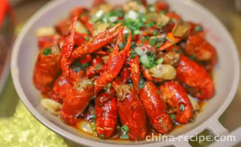 The recipe for braised crayfish in signature oil