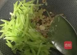 清爽莴笋干贝汤的做法图解5