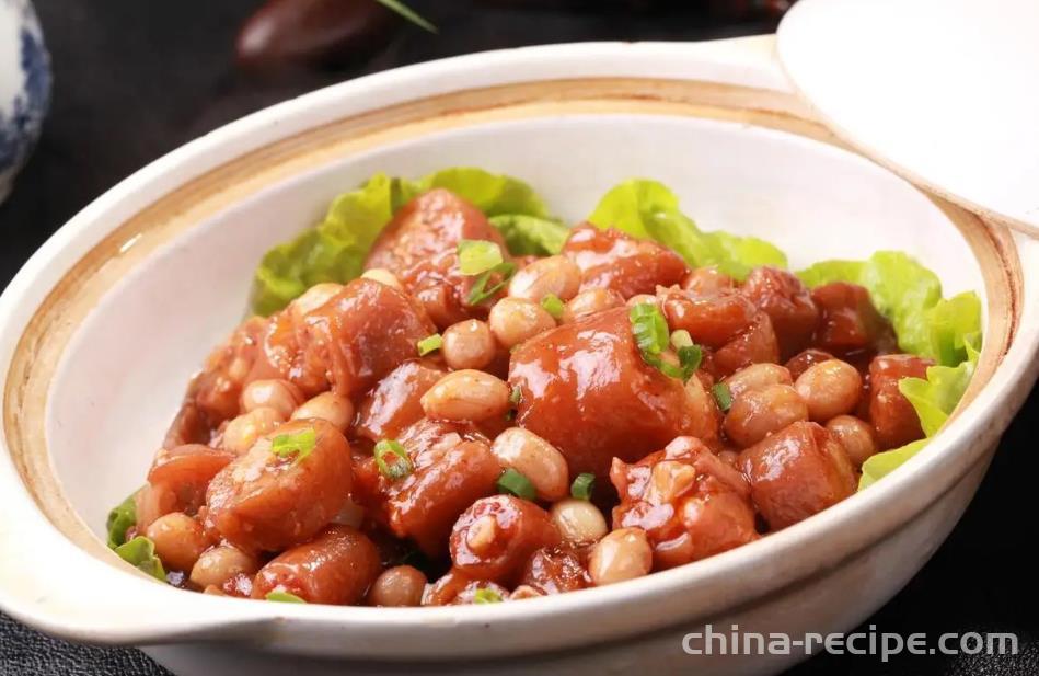 The recipe for homemade peanuts and pork feet