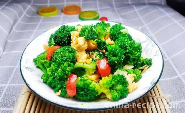 The recipe for stir frying broccoli and eggs