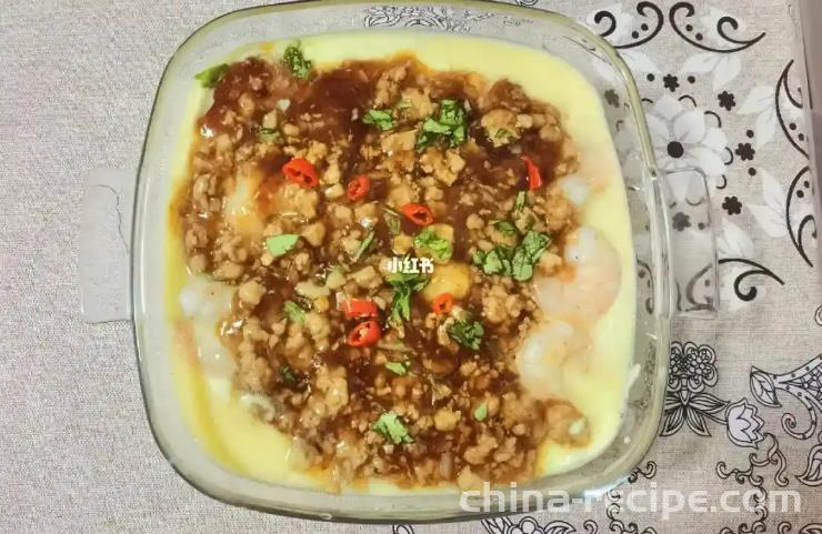 The method of steaming tofu with minced shrimp meat