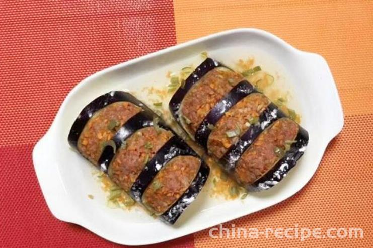 The method of wrapping eggplant with meat