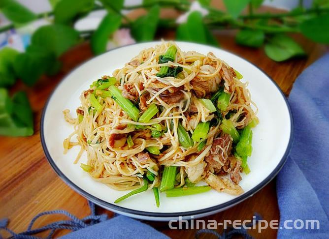 The method of stir frying enoki mushrooms with celery