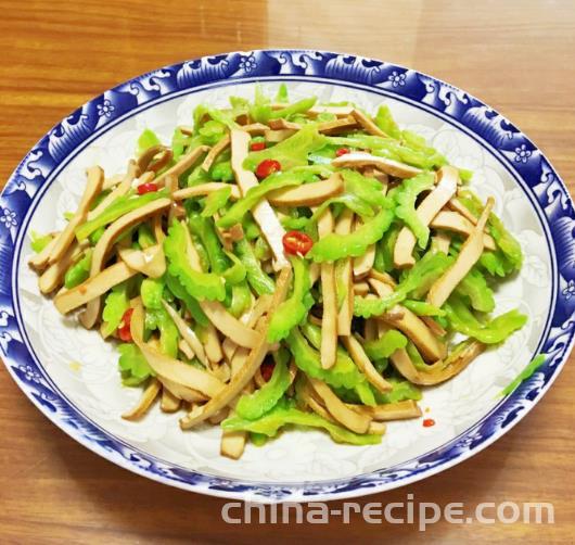 The practice of dried tofu stir fried balsam pear