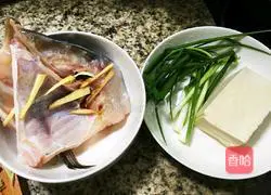 鱼头豆腐汤的做法图解2