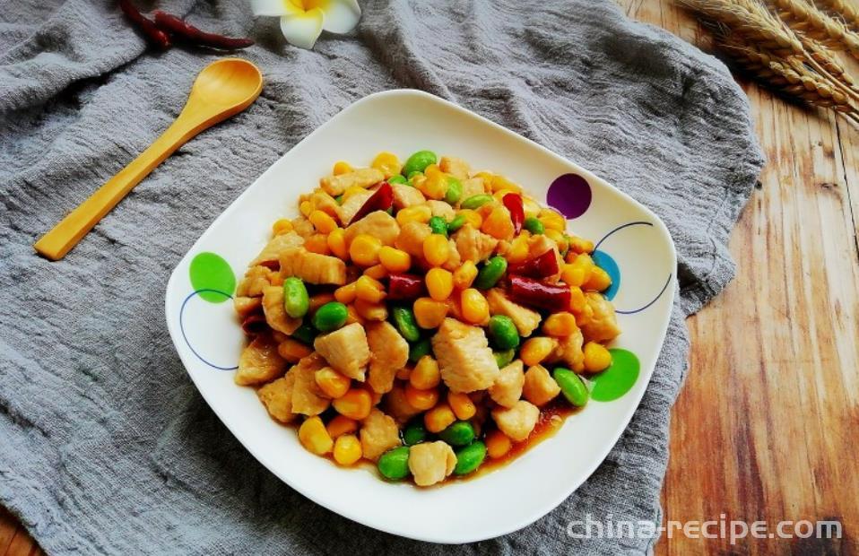 The method of stir frying three colored diced vegetables