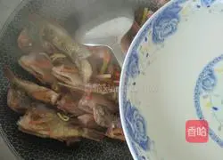 椒香杂鱼的做法图解4