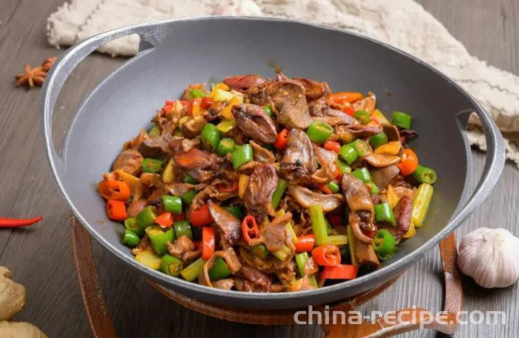 The recipe for sour and spicy chicken offal