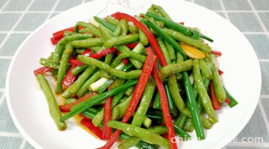 The method of stir frying cowpeas with vegetarian ingredients