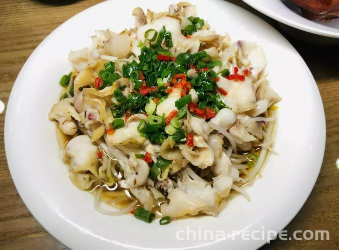 The method of stir frying fish meat slices with jiaobai