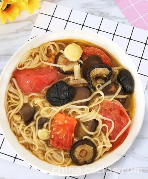 Recipe for Black Garlic, Mushroom, and Tomato Noodles