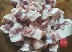 红烧肉炖土豆的做法图解1