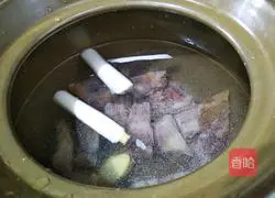 莴笋胡萝卜腊排骨汤的做法图解10