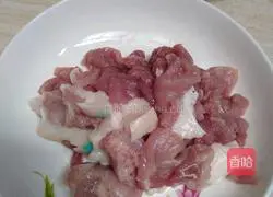 猪肉炒芹菜的做法图解2