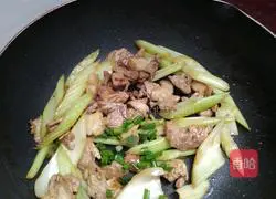 猪肉炒芹菜的做法图解13