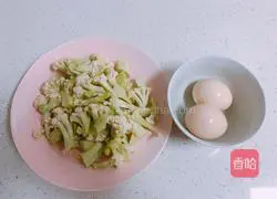 快手炒菜之“有机花菜炒鸡蛋”的做法图解1