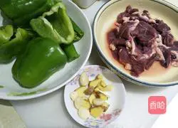 鸭胸肉炒甜椒的做法图解1