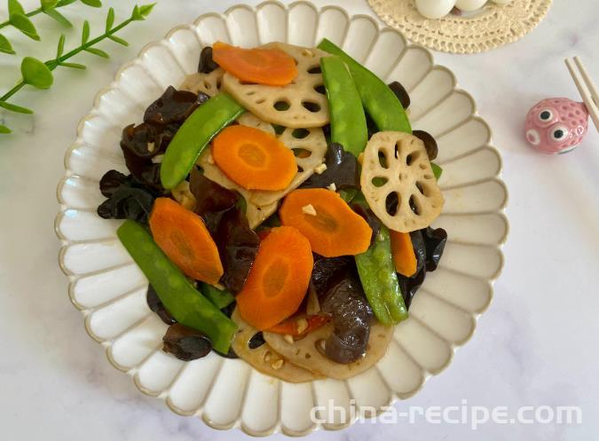 The method of stir frying lotus pond