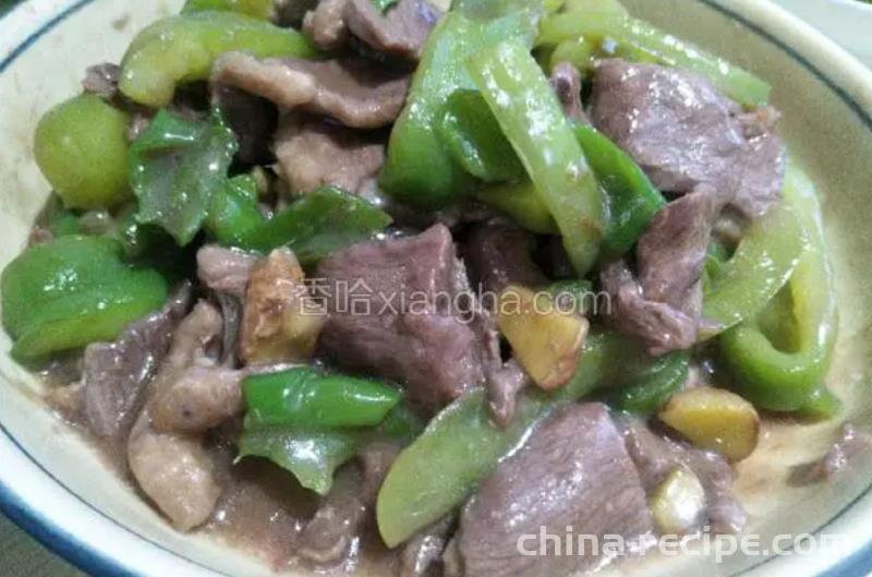 The method of stir frying duck breast with sweet pepper