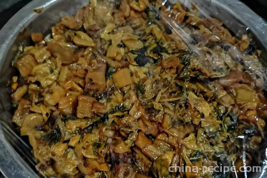 The method of making dried vegetables with pork belly