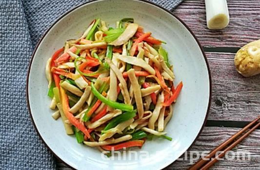 The method of stir frying shiitake mushrooms in three colors