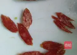 芹菜炒腊肠的做法图解2