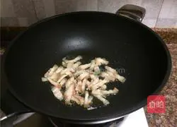 韭菜豆干炒鸡肉的做法图解5