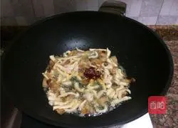 韭菜豆干炒鸡肉的做法图解7