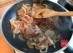 泡菜猪肉烩豆腐的做法图解1