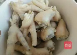 豆瓣酱鸡爪的做法图解1