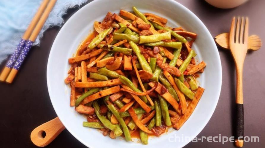 The method of stir frying shredded pork with dried cowpea